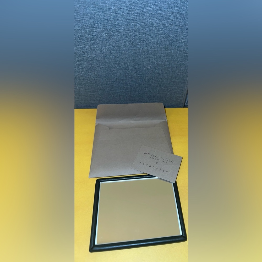 New, unused, Black Bottega Veneta Leather Mirror - Picture 2 of 5